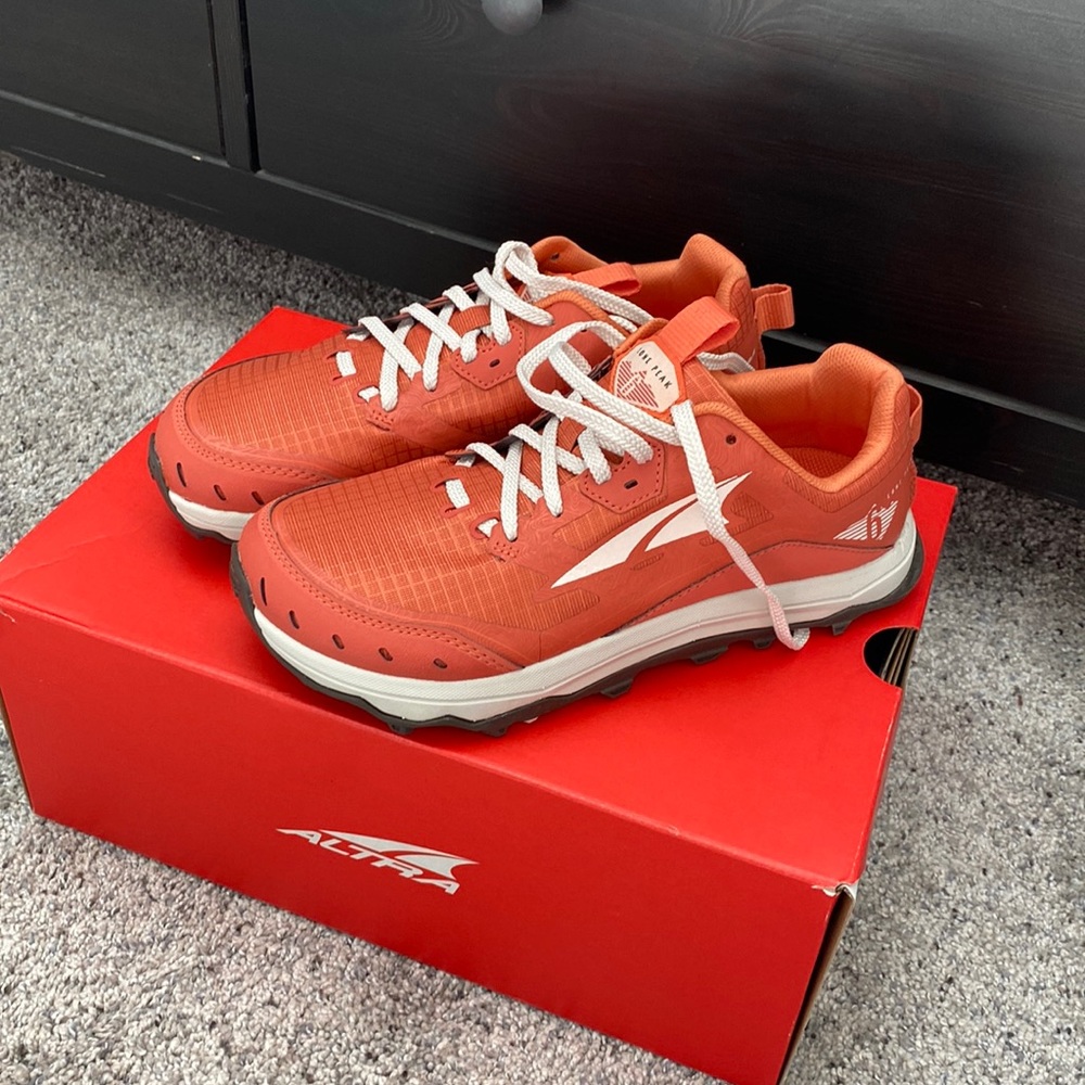 NIB Altra Lone Peak 6